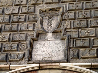 400px-napoli_-_lapide_su_palazzo_penne.jpg