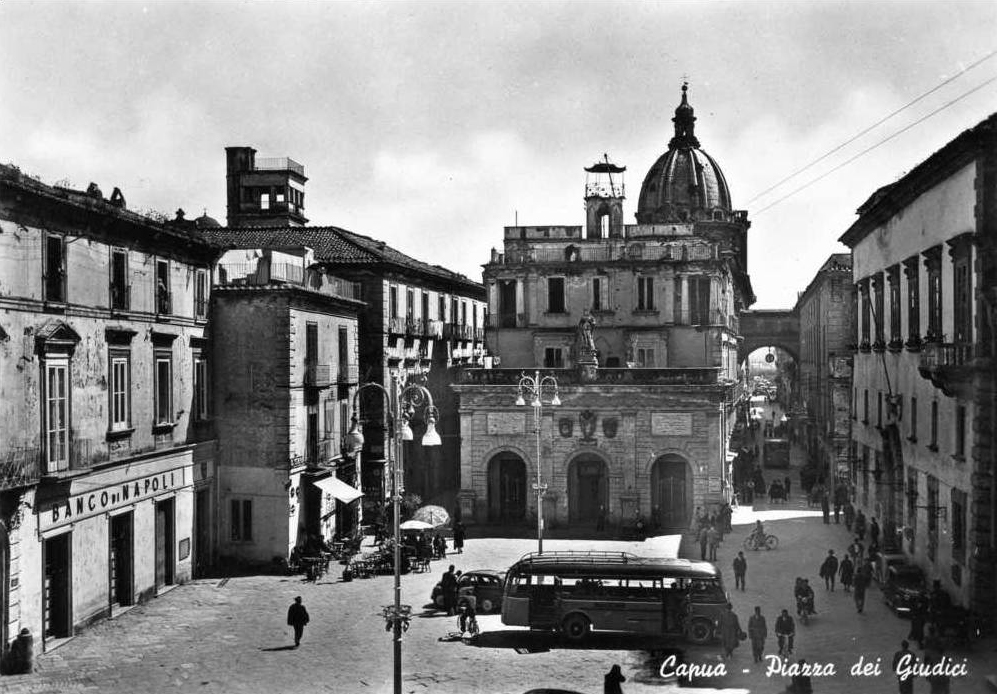 capua-ce-piazza-dei-giudici.jpg